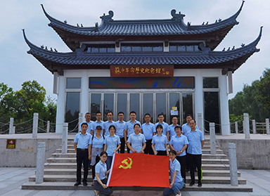 榴莲APP网站入口组织党员干参观红枫园红色教育基地