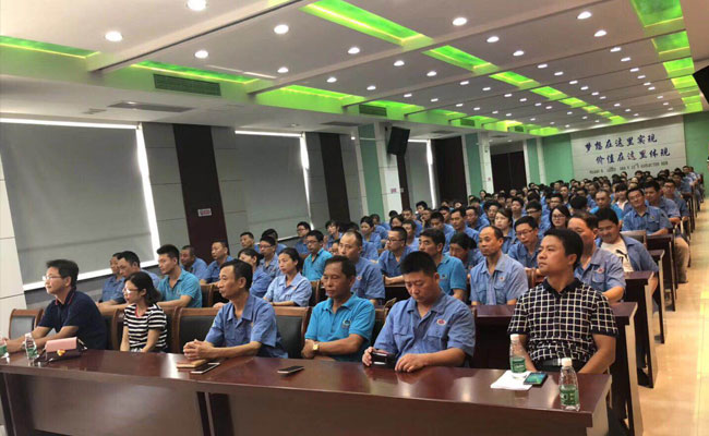 全县首家“工匠学苑”在榴莲APP网站入口公司揭牌